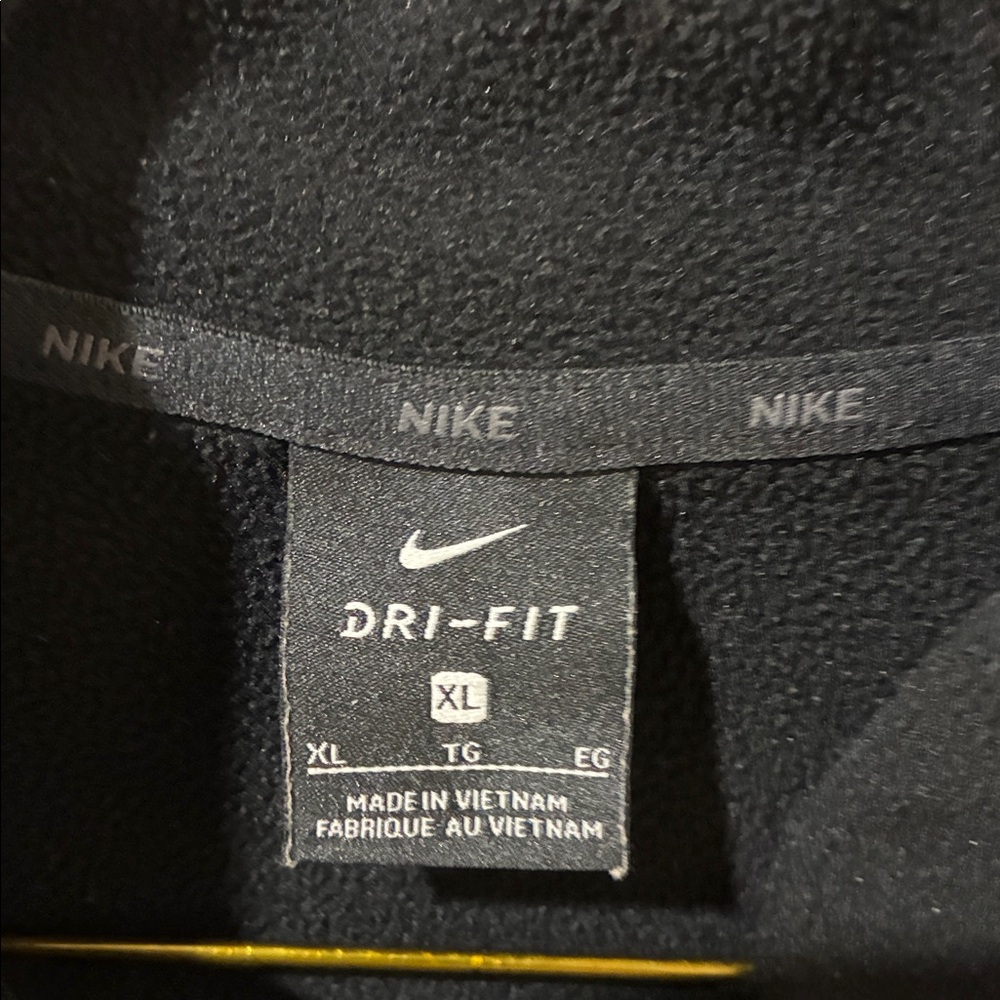 Men’s Nike zip front hooded jacket. - Picture 2 of 3
